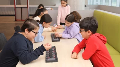 Gaziantep Büyükşehir Belediyesi’ne bağlı Müzeyyen Erkul Gaziantep Bilim Merkezi’nde öğrencilerin