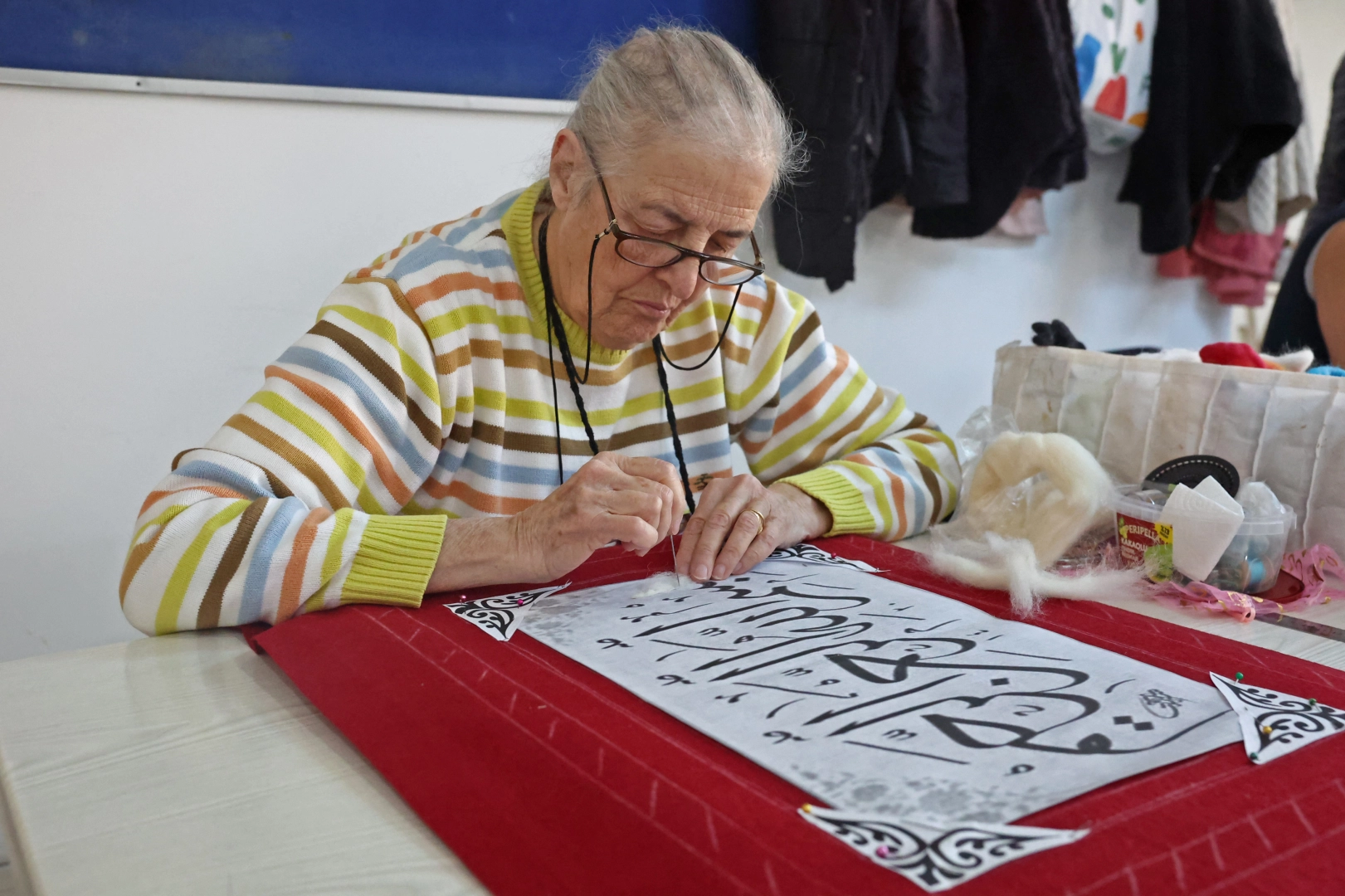 Antalya Büyükşehir Belediyesi Atatürk Sanat Eğitim Merkez’lerinde vatandaşlar hem meslek