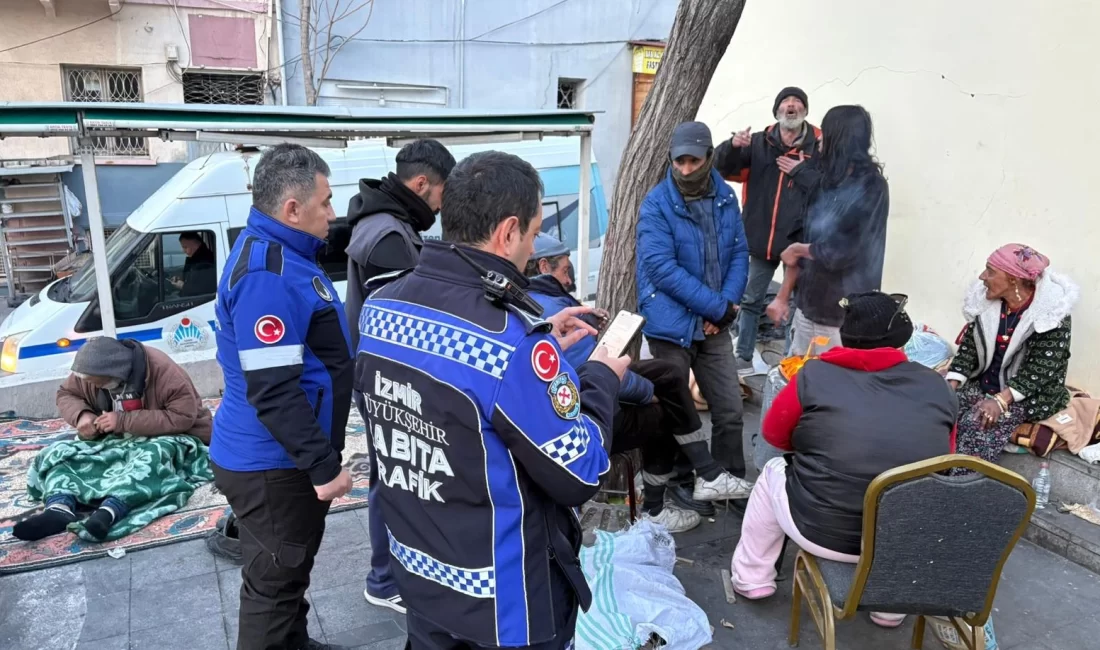 Soğukların etkisini artırdığı İzmir’de Büyükşehir Belediyesi ekipleri sokakta yaşadığı tespit
