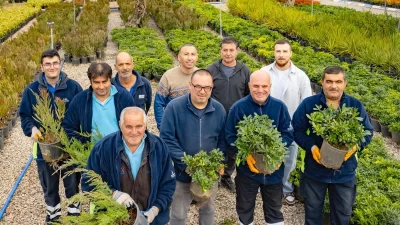 İzmir Büyükşehir Belediyesi’nin fidanlıklarında yetiştirilen onlarca bitki türü, kentin yeşil