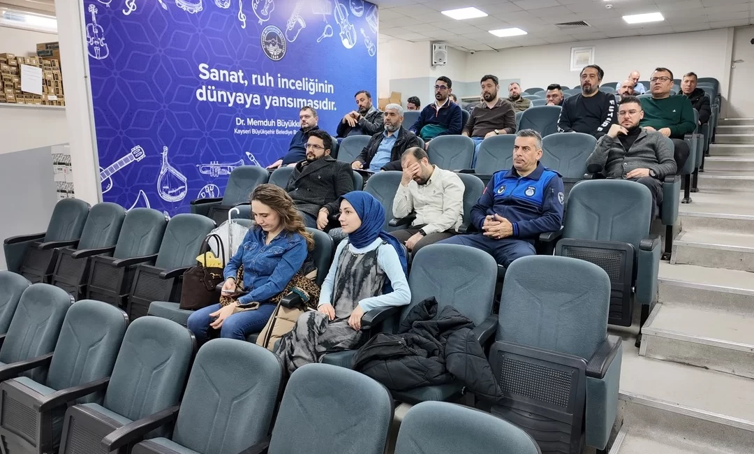 Kayseri Büyükşehir Belediyesi tarafından, Büyükşehir Meclis Salonu’nda ve Merkez Kütüphanesi’nde