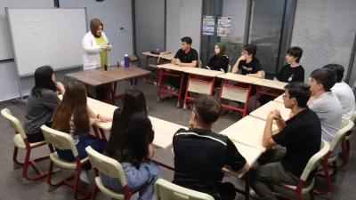 Kocaeli Büyükşehir Belediyesi bünyesinde hizmet veren Akademi Liseler, 14-21 yaş