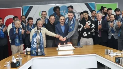 Kocaeli Çayırova Belediye Başkanı Bünyamin Çiftçi, Erkekler Federasyon Kupası’nı kazanarak