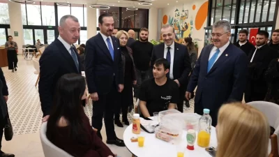 AK Parti Genel Başkan Yardımcısı Kürşad Zorlu, İzmit Millet Bahçesi’ni