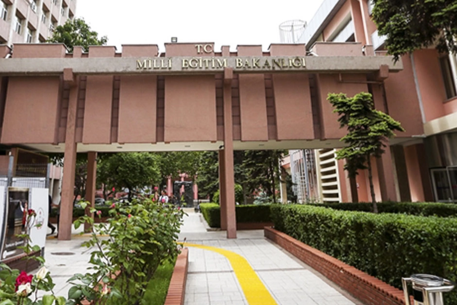 Milli Eğitim Bakanlığı (MEB) Dezenformasyonla Mücadele Merkezi, bazı ulusal gazeteler,