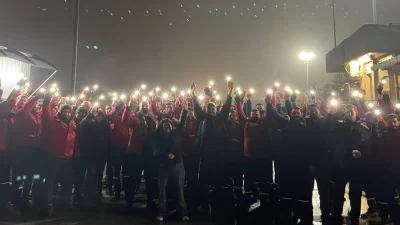 DGD-SEN öncülüğünde Migros depolarında iş bırakan çalışanlar, taşeron uygulamasının sona