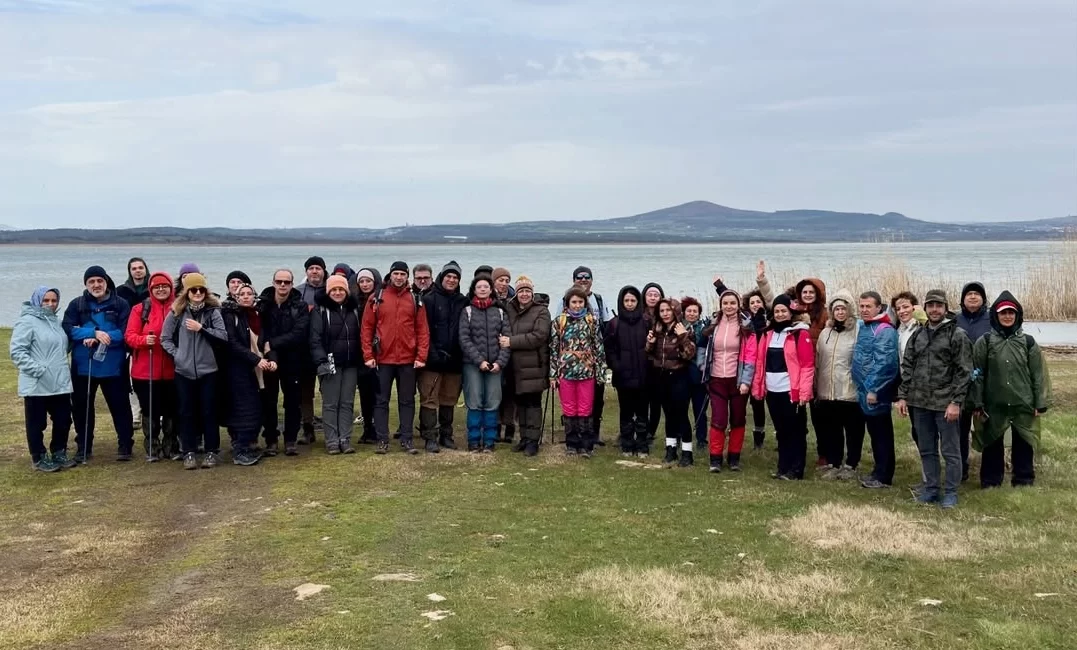Nilüfer Belediyesi tarafından düzenlenen doğa yürüyüşünde sporseverler, Mysia Yolları’nda bir