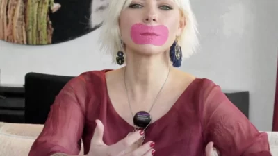 Hollywood ünlüleri arasında popüler olan “ağız bantlama” trendi Türkiye’de Ömür