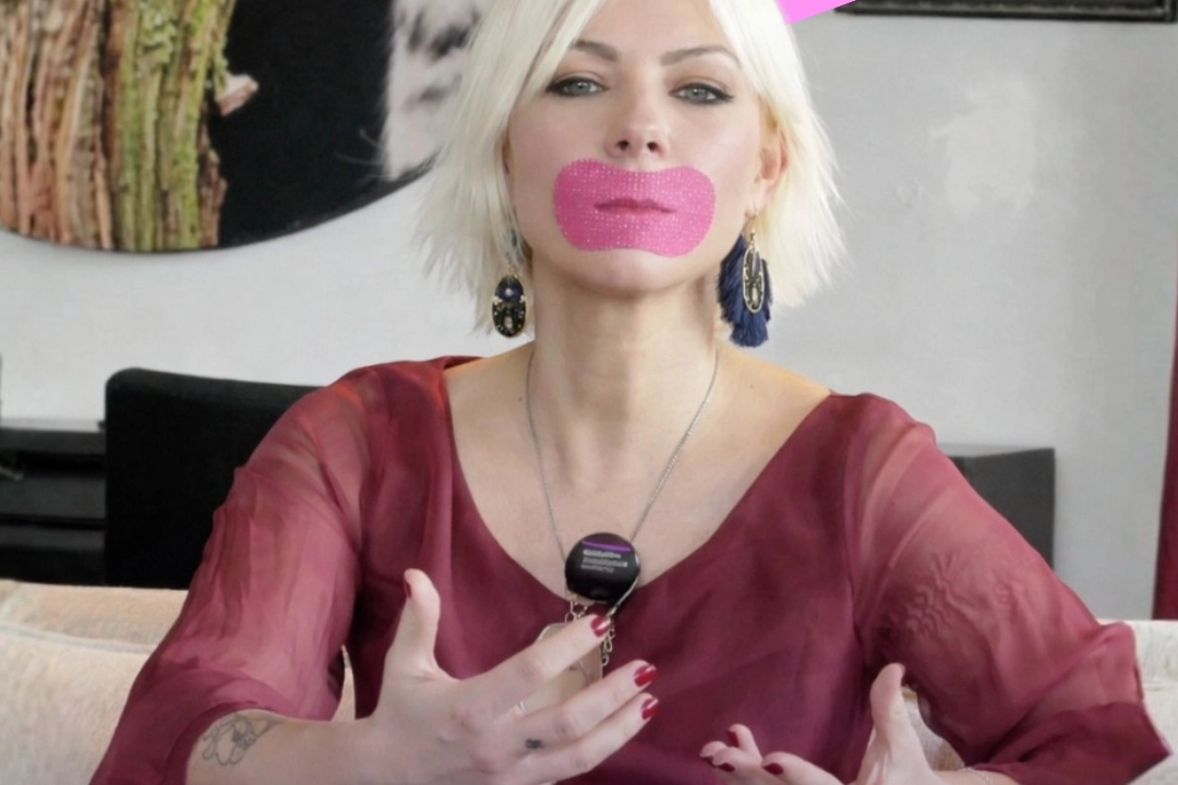 Hollywood ünlüleri arasında popüler olan “ağız bantlama” trendi Türkiye’de Ömür