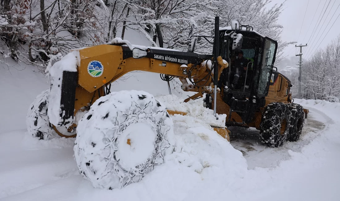 Sakarya Büyükşehir Belediyesi, karla mücadele mesaisine şehrin dört bir yanında