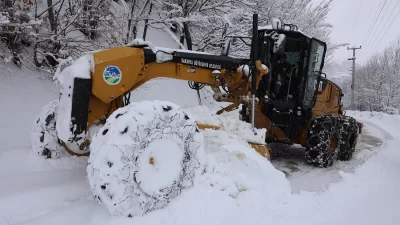 Sakarya Büyükşehir Belediyesi, karla mücadele mesaisine şehrin dört bir yanında