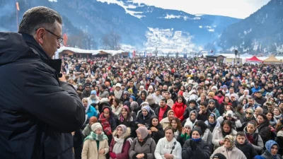 Trabzon Büyükşehir Belediye Başkanı Ahmet Metin Genç, on binlerce kişinin