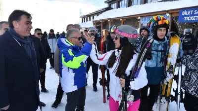 Kayseri Büyükşehir Belediye Başkanı Dr. Memduh Büyükkılıç, hafta sonu kayak