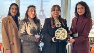 Yarına Şans Ver Derneği (YASAV) Yönetim Kurulu üyeleri, Fransa’nın başkenti