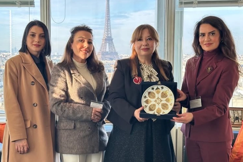 Yarına Şans Ver Derneği (YASAV) Yönetim Kurulu üyeleri, Fransa’nın başkenti